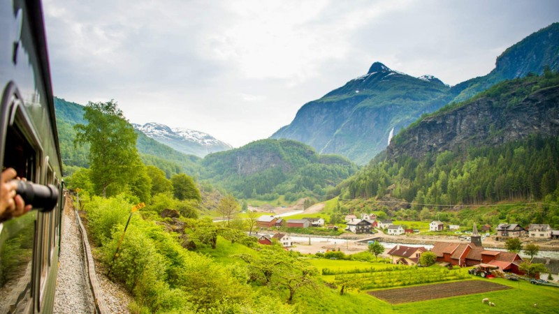BERGENSBANAN, HARDANGERVIDDA, FLMSBANAN OCH FJORDKRYSS