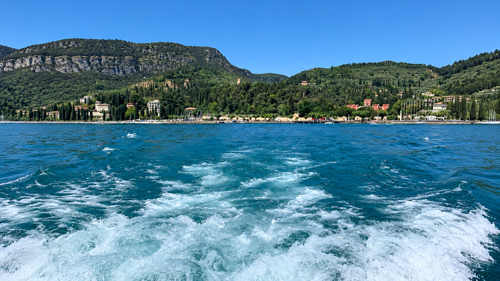 BÅTTUR PÅ LAGO DI GARDA