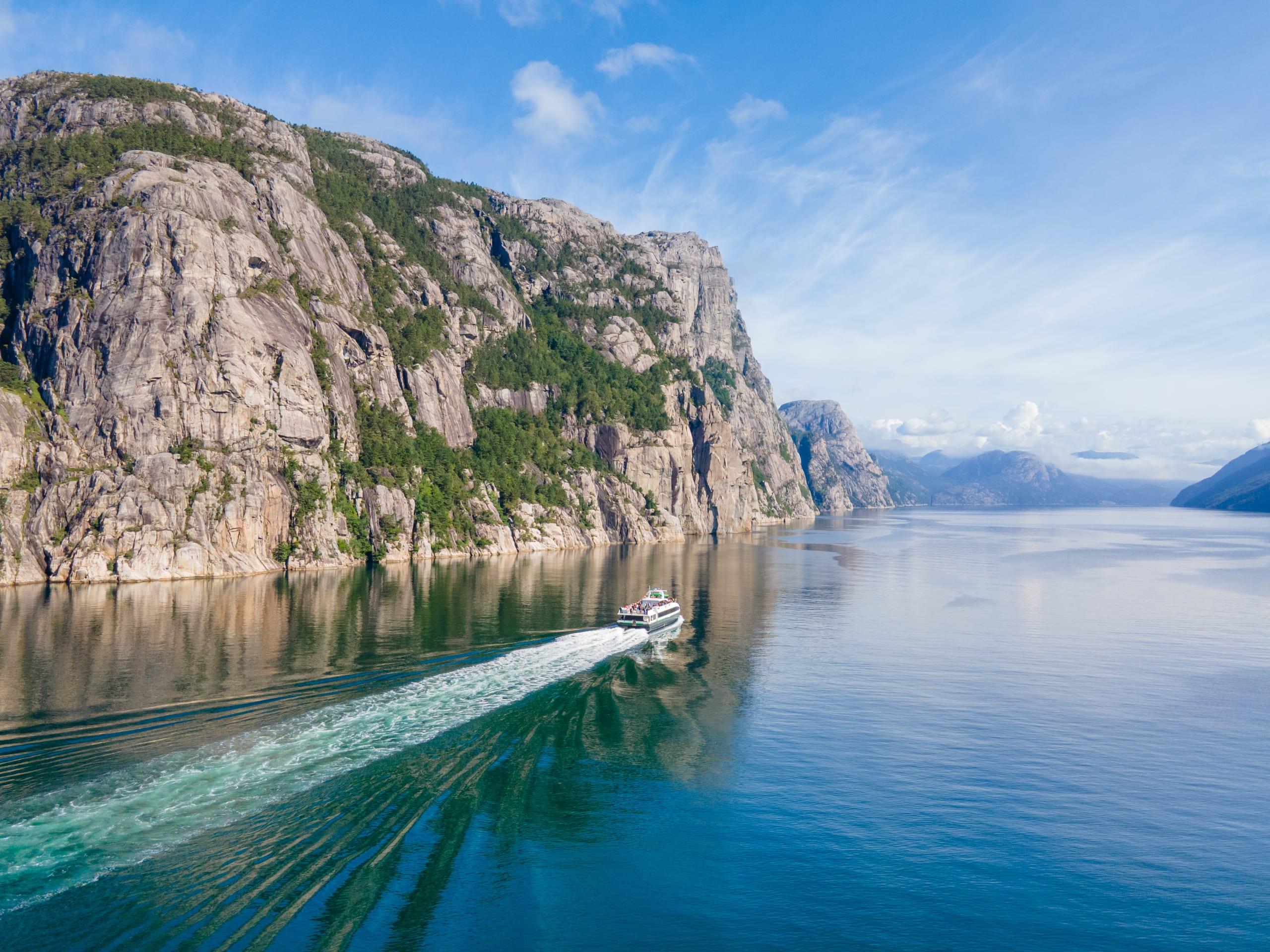 Mäktiga Lysefjorden och Preikestolen